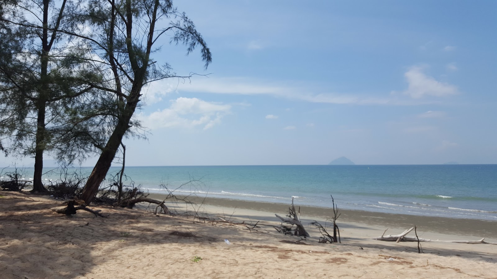Photo of Talae Nok Beach with partly clean level of cleanliness