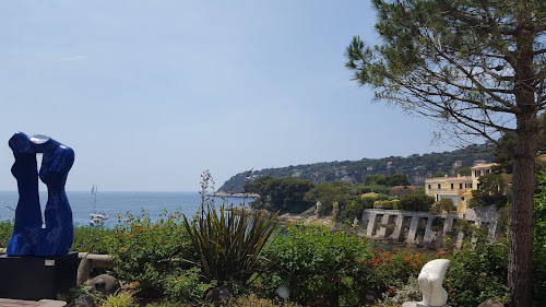 Fontaine Coexist à Saint-Jean-Cap-Ferrat