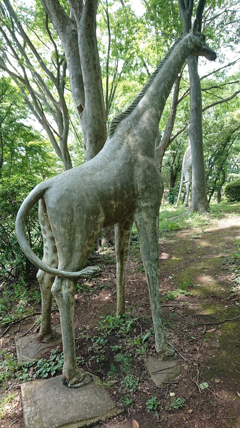 動物の彫刻像(村上緑地公園)