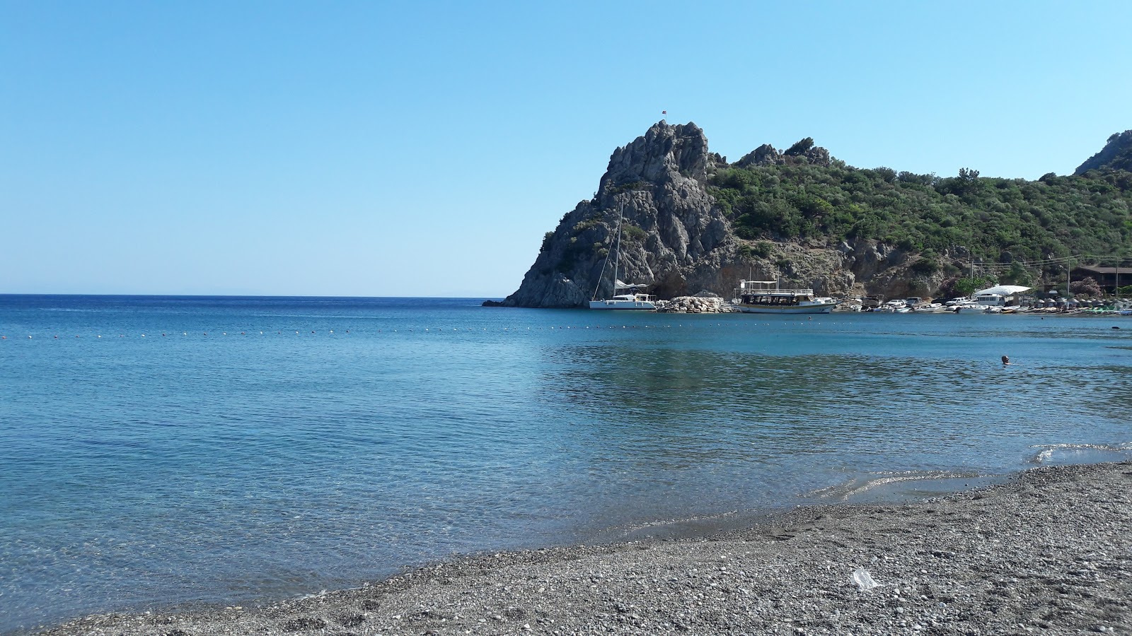 Fotografija Hayitbuku Bay beach z turkizna čista voda površino