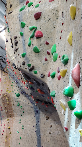 Rock Climbing Gym «Hangar 18 Indoor Climbing Gym - Riverside», reviews and photos, 6935 Arlington Ave, Riverside, CA 92503, USA