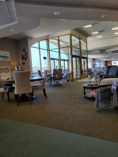 Furniture Store «Raymour & Flanigan Furniture and Mattress Store», reviews and photos, 2780 W Ridge Rd, Rochester, NY 14626, USA