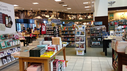 Book Store «Barnes & Noble», reviews and photos, 4015 Medina Rd, Akron, OH 44333, USA