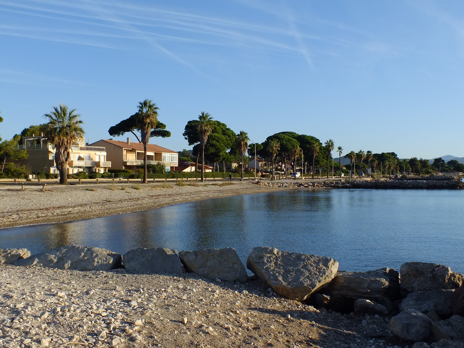 Foto von Marquise beach mit türkisfarbenes wasser Oberfläche