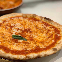 Photo n°2 de Via Veneto à Versailles ()