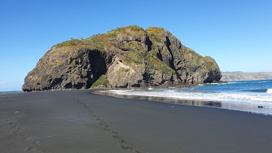 Whatipu Beach