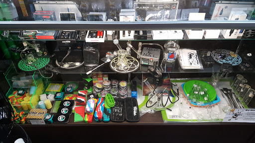 Tobacco Shop «Wild Side Smoke Shop», reviews and photos, 776 Thousand Oaks Blvd, Thousand Oaks, CA 91360, USA