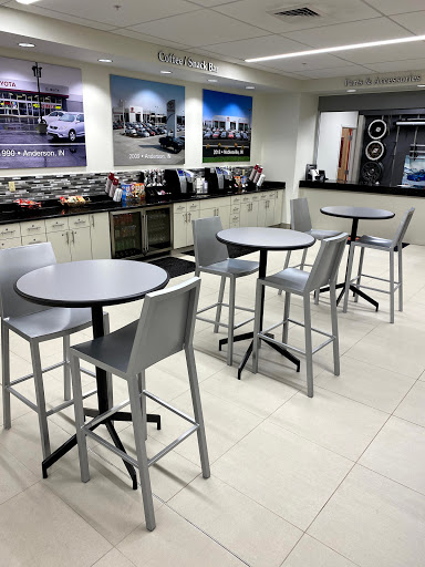 Toyota Dealer «Ed Martin Toyota», reviews and photos, 5500 S Scatterfield Rd, Anderson, IN 46013, USA