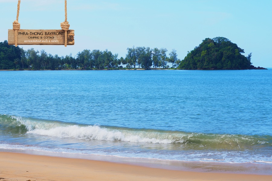 Fotografie cu Phrathong Beach - locul popular printre cunoscătorii de relaxare