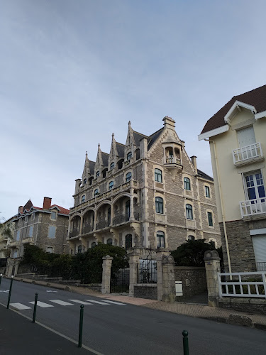 Agence immobilière 888 FRANCE PROPERTY Biarritz