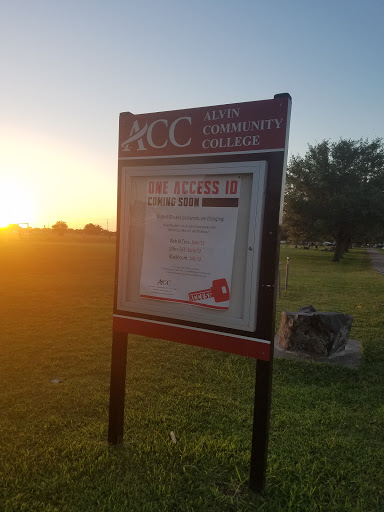 Community College «Alvin Community College», reviews and photos