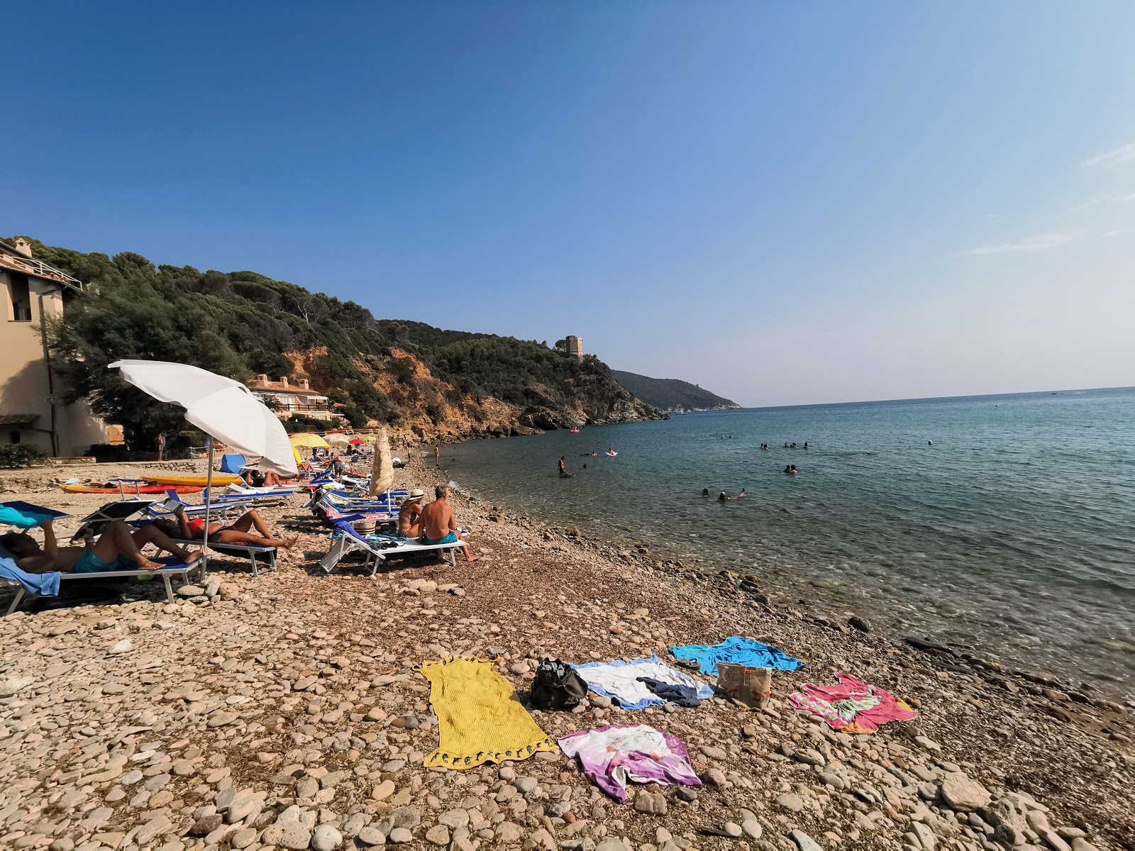 Spiaggia Le Cannelle的照片 带有蓝色纯水表面