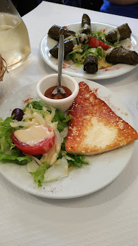 Salade grecque du Restaurant ZORBA LE GREC à Paris - n°16