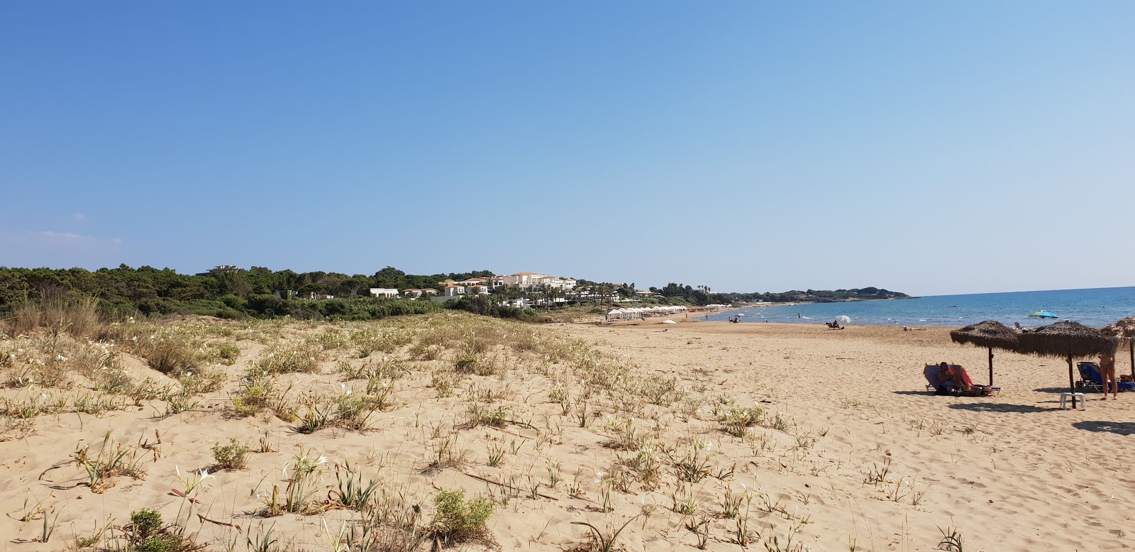 Photo de Paralia Loutra Killinis avec rivage droit, long