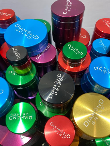 Vaporizer Store «Main Smoke Shop KC | Vape Shop», reviews and photos, 3429 Main St, Kansas City, MO 64111, USA