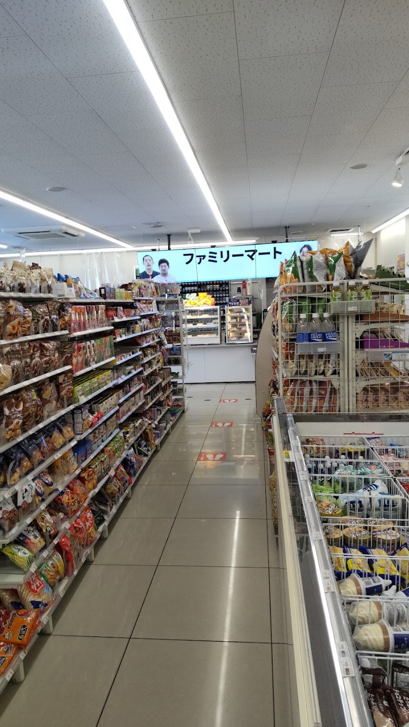 ファミリーマート 名古屋平中町店
