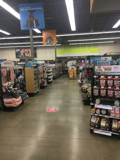 Pet Supply Store «PetSmart», reviews and photos, 6243 College Dr, Suffolk, VA 23435, USA