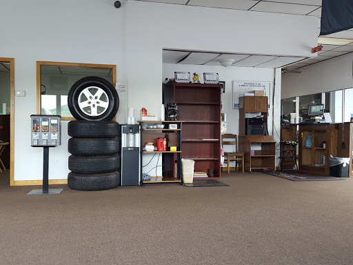 Car Dealer «Maple City Dodge», reviews and photos