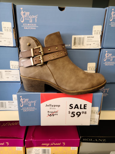 Shoe Store «Shoe Carnival», reviews and photos, 11772 W 95th St, Overland Park, KS 66214, USA