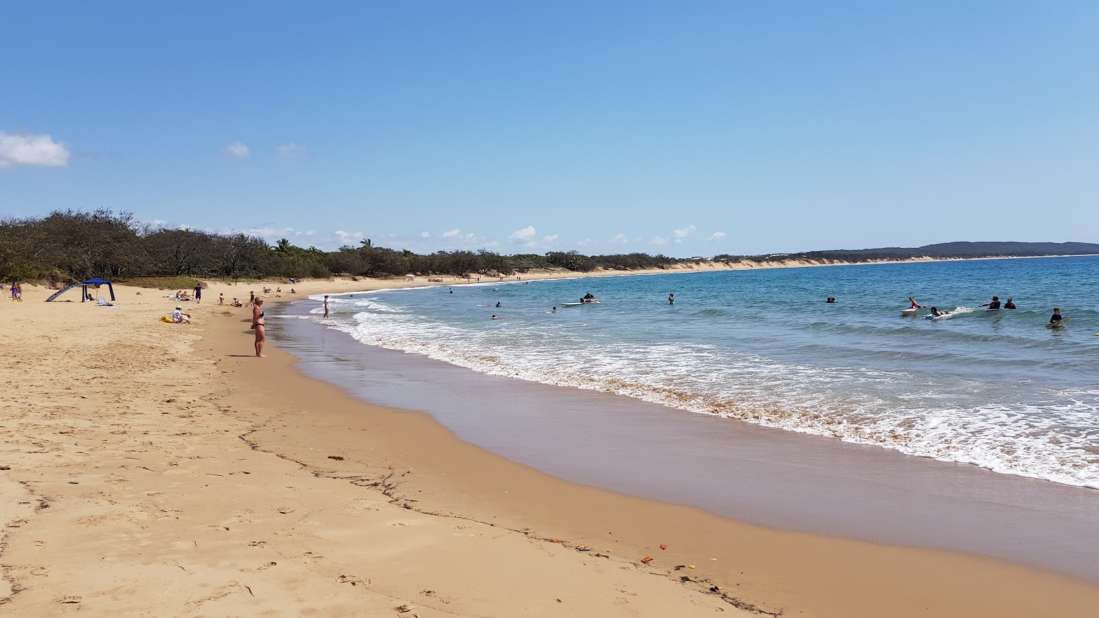 Foto av Agnes Water Main Beach med beige sand yta