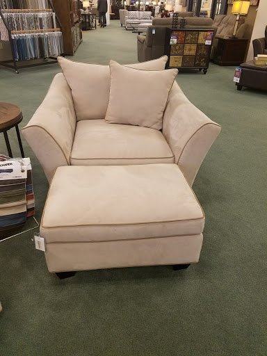 Furniture Store «Raymour & Flanigan Furniture and Mattress Store», reviews and photos, 538 Boston Post Rd, Orange, CT 06477, USA