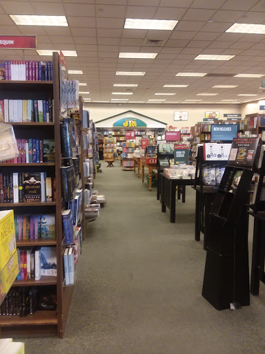 Book Store «Barnes & Noble», reviews and photos, 1991 Sproul Rd, Broomall, PA 19008, USA