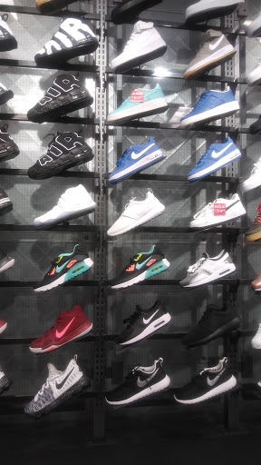 Shopping Mall «New Landing Mall», reviews and photos, Troost Ave & E Meyer Blvd, Kansas City, MO 64131, USA