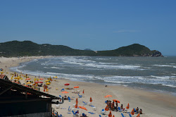 Praia da Ribanceira'in fotoğrafı ve yerleşim