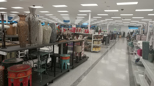 Clothing Store «Ross Dress for Less», reviews and photos, 194 Donahue St, Sausalito, CA 94965, USA