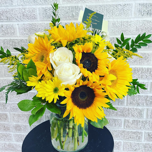 Florist «Lundstrom Florist», reviews and photos, 1709 E 3rd St, Sterling, IL 61081, USA