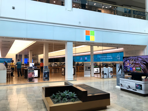 Microsoft Store - Scottsdale Fashion Square, 7014 E Camelback Rd #1288, Scottsdale, AZ 85251, USA, 