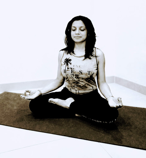 Pregnancy yoga with Yogita. Online pregnancy yoga classes. Prenatal yoga for Normal delivery. Best pregnancy yoga classes.