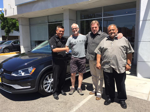 Volkswagen Dealer «Livingston Volkswagen», reviews and photos, 21141 Ventura Blvd, Woodland Hills, CA 91364, USA