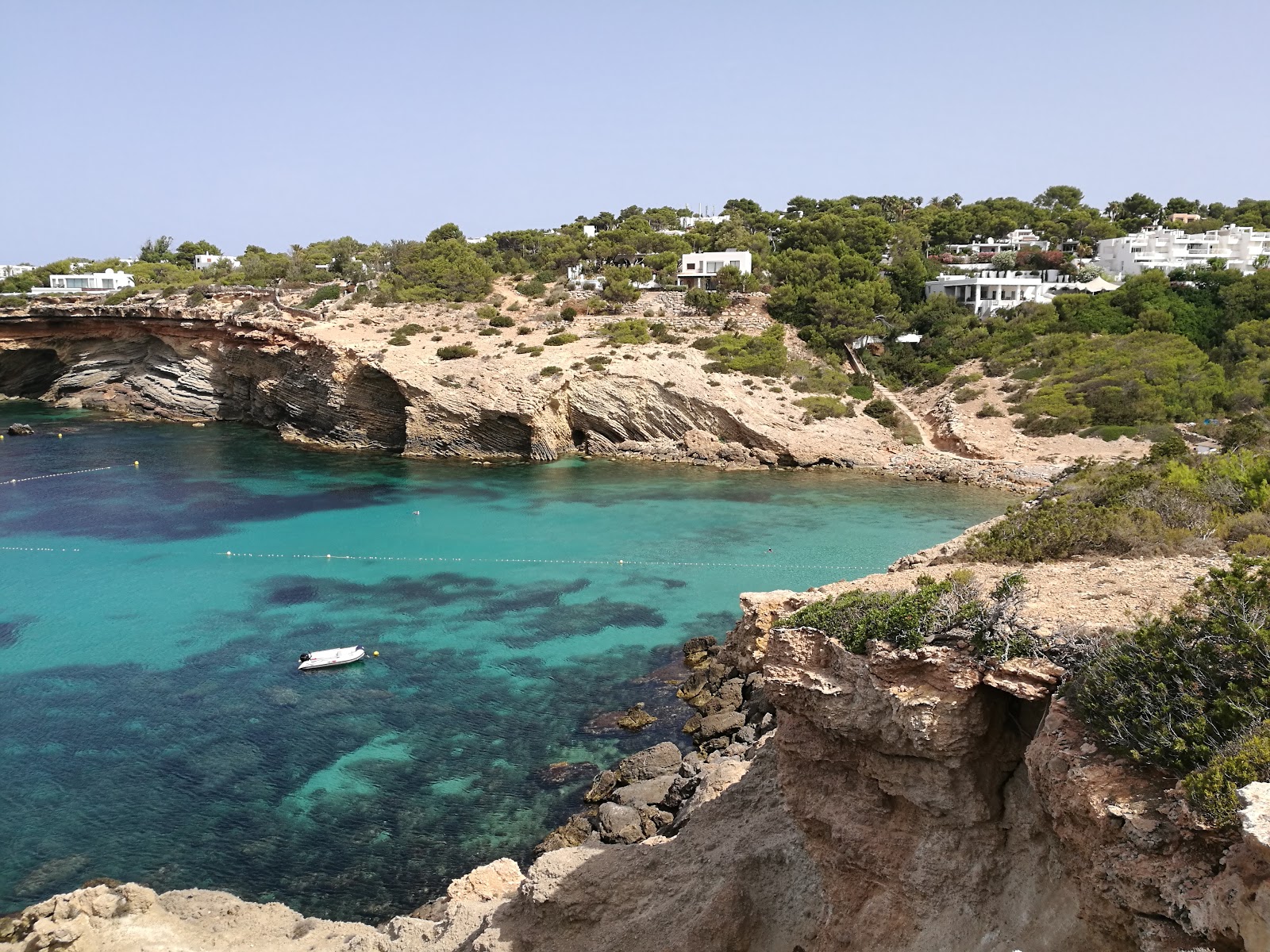 Cala Codolar'in fotoğrafı kirli temizlik seviyesi ile