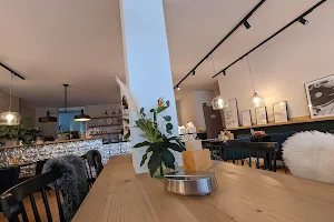 Manuto Café image