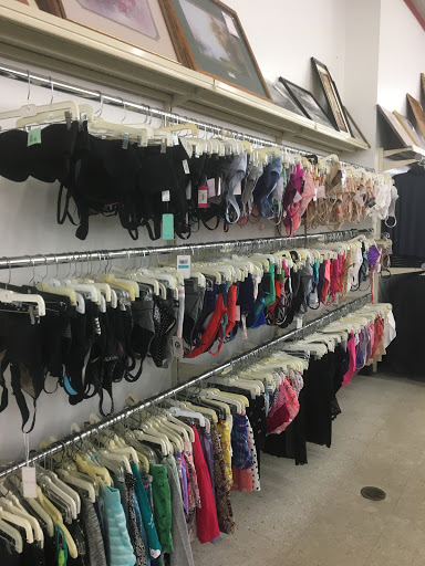 Thrift Store «Value World», reviews and photos, 11900 Detroit Ave, Lakewood, OH 44107, USA