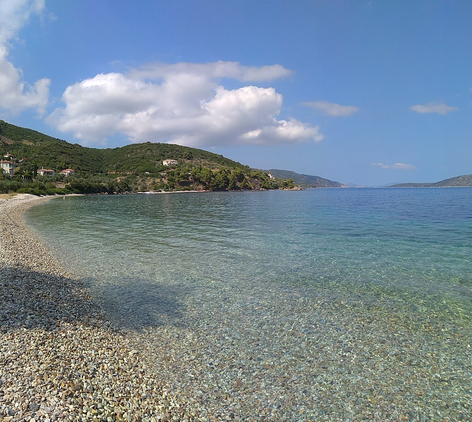 Foto di Glyfa beach con baia media