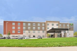 Holiday Inn Express & Suites Omaha Airport, an IHG Hotel image
