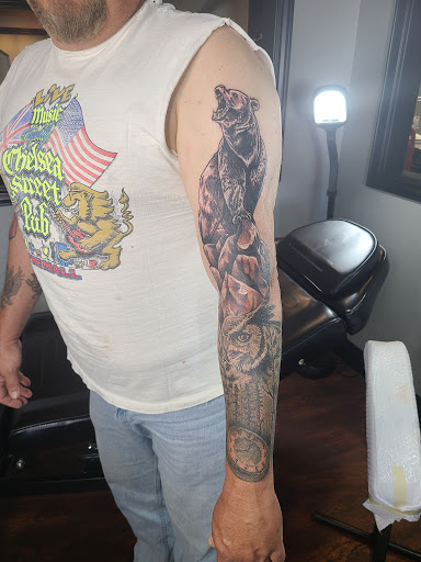 Tattoo Shop «Catch 22 Tattoo», reviews and photos, 1505 Madison Ave, Painesville, OH 44077, USA