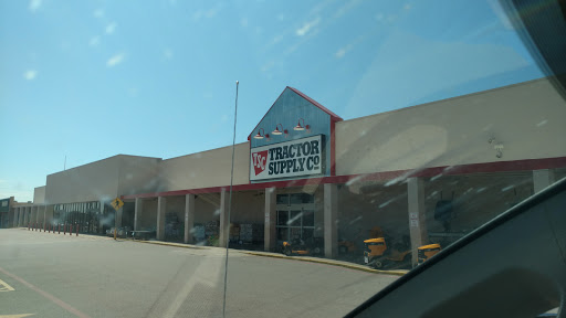 Tractor Supply Co., 2211 Ave F NW, Childress, TX 79201, USA, 