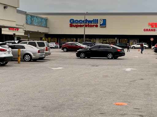 Donations Center «Goodwill Industries», reviews and photos