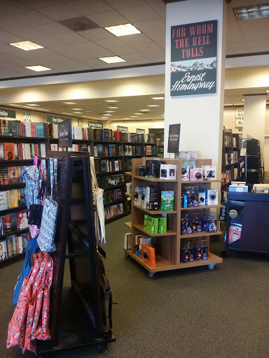 Book Store «Barnes & Noble Booksellers Valencia», reviews and photos, 23630 Valencia Blvd, Santa Clarita, CA 91355, USA