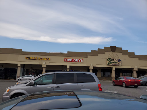 Shopping Mall «Bala Cynwyd Shopping Center», reviews and photos, 59 E City Ave, Bala Cynwyd, PA 19004, USA