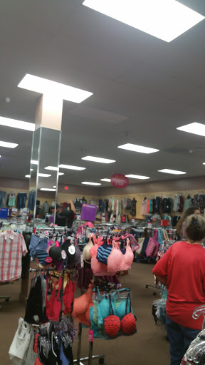 Shoe Store «Hibbett Sports», reviews and photos, 121 N Poplar St, Searcy, AR 72143, USA