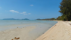 Bang Kao Beach'in fotoğrafı düz ve uzun ile birlikte