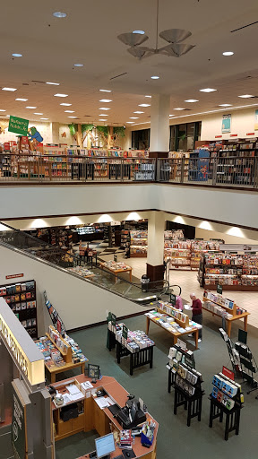 Book Store «Barnes & Noble», reviews and photos, 728 Waukegan Rd, Deerfield, IL 60015, USA