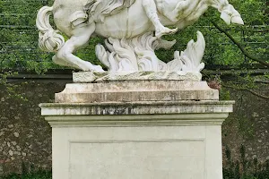 Statue équestre de Louis XIV sous les traits de Marcus Curtius image