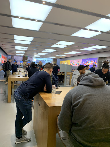 Computer Store «Apple Short Pump Town Center», reviews and photos, 11800 W Broad St, Henrico, VA 23233, USA