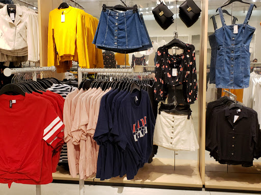 Clothing Store «H&M», reviews and photos, 4200 Conroy Rd, Orlando, FL 32839, USA