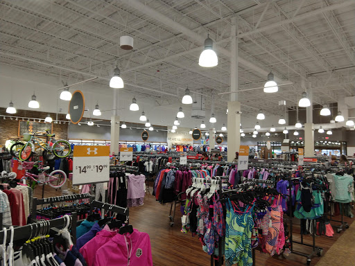 Outdoor Sports Store «Sierra Trading Post», reviews and photos, 95 Danada Square East, Wheaton, IL 60189, USA